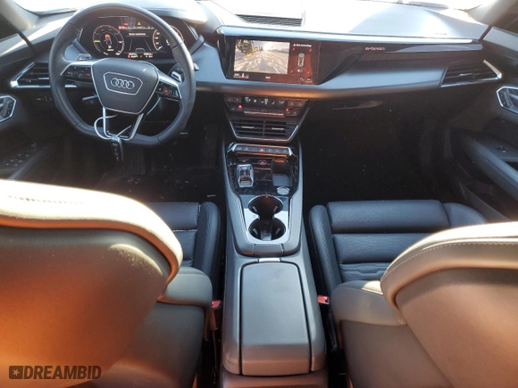 2022 Audi e-tron GT Prestige with VIN WAUEJBFW6N7007945, listed as a Copart auction lot 45677315 with 32,372 mi miles and Non Repairable. Bid and sale history available at carsss.com. Image 8.