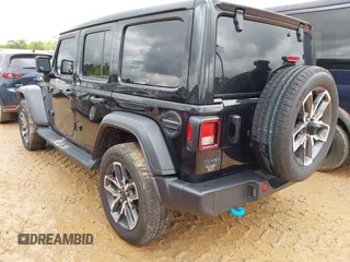2024 Jeep Wrangler Willys z VIN 1C4RJXN60RW317717, wystawiony jako IAAI lot #42017788 z przebiegiem 10 096 mil mil oraz . Historia ofert i sprzedaży dostępna na DreamBid. Obrazek 3.