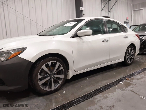 2017 Nissan Altima 2.5 SR with VIN 1N4AL3AP5HC265540, listed as a IAAI auction lot 41284731 with 125,504 mi miles. Bid and sale history available at carsss.com. Image 14.