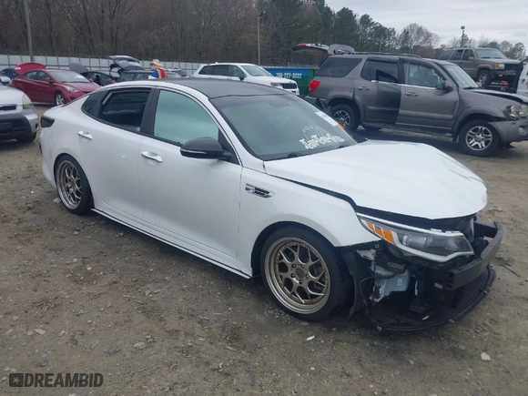 2018 Kia Optima S with VIN 5XXGT4L32JG241187, listed as a IAAI auction lot 41869628 with 88,038 mi miles. Bid and sale history available at carsss.com. Image 1.