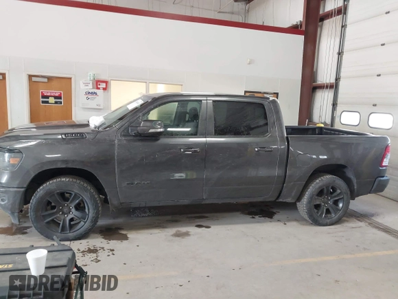 2020 Ram 1500 Big Horn z VIN 1C6SRFFT6LN103179, wystawiony jako IAAI lot #41884083 z przebiegiem 63 461 mil mil oraz . Historia ofert i sprzedaży dostępna na DreamBid. Obrazek 14.