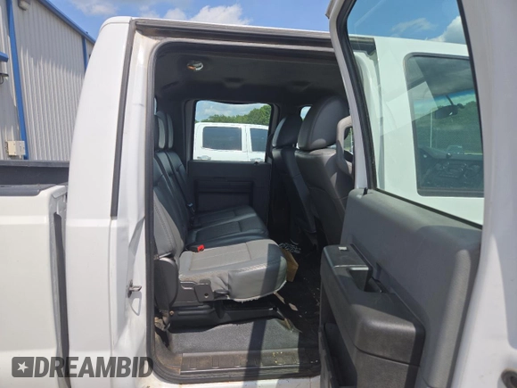 2014 Ford F-250 XL z VIN 1FT7W2BT0EEA85688, wystawiony jako Copart lot #59367595 z przebiegiem 240 899 mil mil oraz Czysty tytuł • Clean title. Historia ofert i sprzedaży dostępna na DreamBid. Obrazek 6.