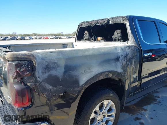 2024 Chevrolet Silverado 1500 LTZ with VIN 2GCUDGED0R1129626, listed as a IAAI auction lot 41243975 with 7,971 mi miles and . Bid and sale history available at DreamBid. Image 12.