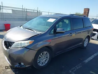 2017 Toyota Sienna XLE Auto Access Seat with VIN 5TDYZ3DC9HS849096, listed as a IAAI auction lot 41647066 with 92,197 mi miles. Bid and sale history available at carsss.com. Image 18.