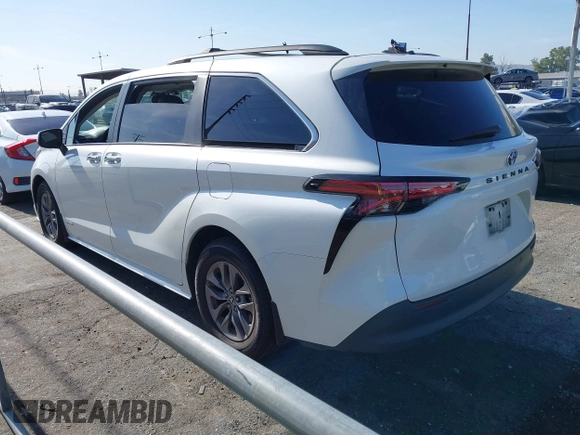 2021 Toyota Sienna XLE z VIN 5TDJRKEC7MS009306, wystawiony jako IAAI lot #42328482 z przebiegiem 169 443 mil mil oraz . Historia ofert i sprzedaży dostępna na DreamBid. Obrazek 3.