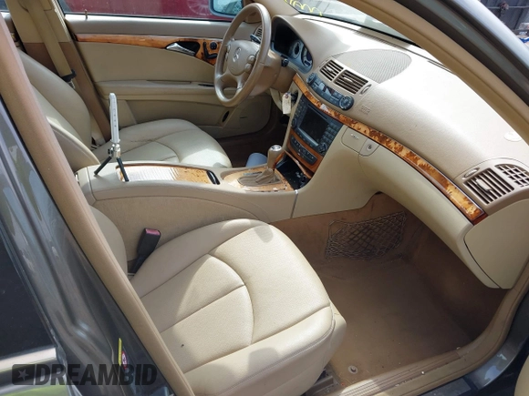 2008 Mercedes-Benz E 350 Luxury z VIN WDBUF56X88B227792, wystawiony jako IAAI lot #41652254 z przebiegiem 117 976 mil mil oraz . Historia ofert i sprzedaży dostępna na DreamBid. Obrazek 5.