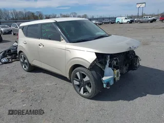 2020 Kia Soul EX with VIN KNDJ33AU5L7073908, listed as a IAAI auction lot 41816282 with 53,002 mi miles. Bid and sale history available at carsss.com. Image 1.