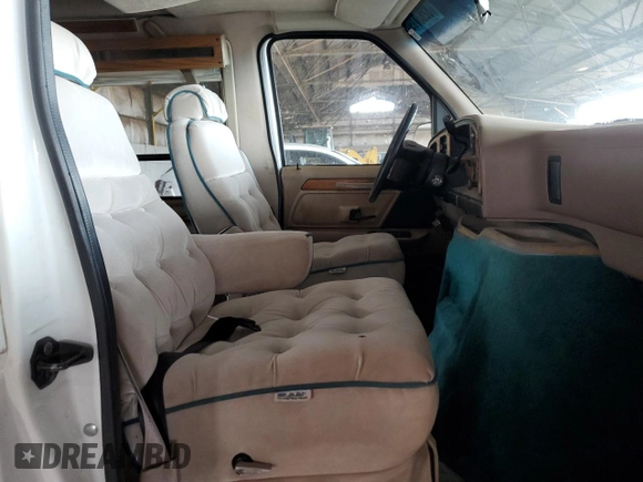 1992 Ford Econoline Cargo z VIN 1FDEE14H7NHA94279, wystawiony jako Copart lot #82831194 z przebiegiem Nie podano mil oraz Czysty tytuł • Clean title. Historia ofert i sprzedaży dostępna na DreamBid. Obrazek 11.
