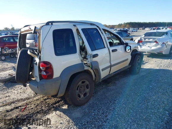 2005 Jeep Liberty Sport with VIN 1J4GK48KX5W679070, listed as a IAAI auction lot 41807899 with 157,726 mi miles. Bid and sale history available at carsss.com. Image 4.