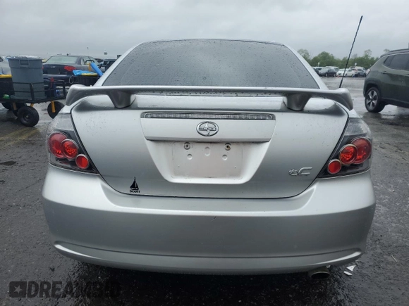 2008 Scion tC Spec z VIN JTKDE167280259526, wystawiony jako Copart lot #57526575 z przebiegiem 164 428 mil mil oraz Szkoda całkowita • Salvage title. Historia ofert i sprzedaży dostępna na DreamBid. Obrazek 6.