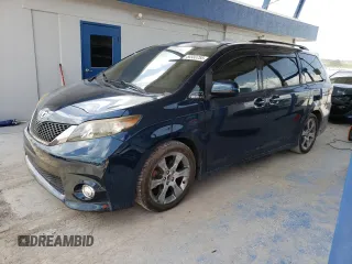 2012 Toyota Sienna SE z VIN 5TDXK3DC0CS179057, wystawiony jako Copart lot #58333755 z przebiegiem 141 471 mil mil oraz Szkoda całkowita • Salvage title. Historia ofert i sprzedaży dostępna na DreamBid. Obrazek 1.