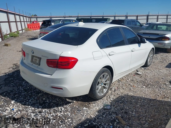 2017 BMW 3 Series 320i z VIN WBA8E1G50HNU14757, wystawiony jako IAAI lot #40429182 z przebiegiem 118 032 mil mil oraz . Historia ofert i sprzedaży dostępna na DreamBid. Obrazek 4.
