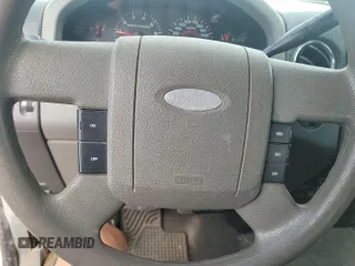 2006 Ford F-150 XLT z VIN 1FTRW14W86KB70923, wystawiony jako IAAI lot #42852626 z przebiegiem 126 037 mil mil oraz . Historia ofert i sprzedaży dostępna na DreamBid. Obrazek 31.
