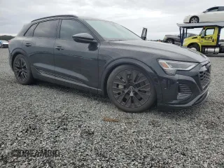 2024 Audi Q8 e-tron Prestige z VIN WA16ABGE0RB007398, wystawiony jako Copart lot #74084044 z przebiegiem Nie podano mil oraz Nie do naprawy. Historia ofert i sprzedaży dostępna na DreamBid. Obrazek 4.