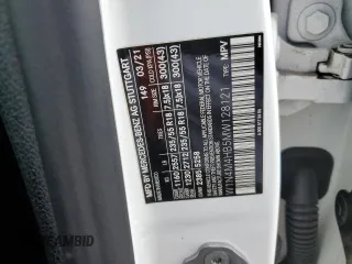 2021 Mercedes-Benz GLB 250 z VIN W1N4M4HB5MW128121, wystawiony jako Copart lot #52892965 z przebiegiem 52 817 mil mil oraz Szkoda całkowita • Salvage title. Historia ofert i sprzedaży dostępna na DreamBid. Obrazek 13.