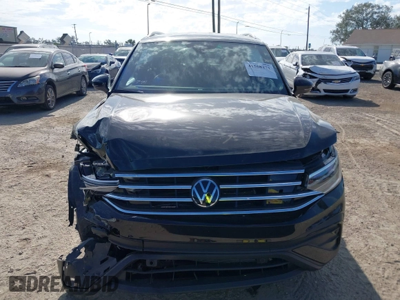 2024 Volkswagen Tiguan SE z VIN 3VV3B7AX8RM192033, wystawiony jako IAAI lot #41568271 z przebiegiem 2 851 mil mil oraz . Historia ofert i sprzedaży dostępna na DreamBid. Obrazek 12.