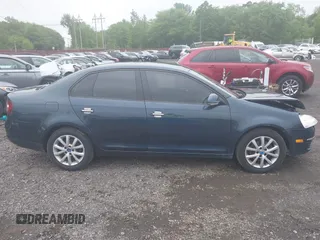 2010 Volkswagen Jetta Limited Edition z VIN 3VWAZ7AJ5AM155049, wystawiony jako IAAI lot #42276777 z przebiegiem 88 699 mil mil oraz . Historia ofert i sprzedaży dostępna na DreamBid. Obrazek 13.