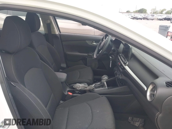 2021 Kia Forte LXS z VIN 3KPF24AD1ME361778, wystawiony jako IAAI lot #42275086 z przebiegiem 13 472 mil mil oraz . Historia ofert i sprzedaży dostępna na DreamBid. Obrazek 5.