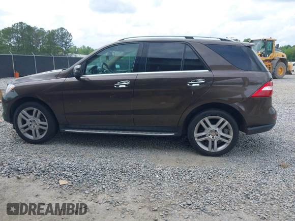 2013 Mercedes-Benz M ML 350 with VIN 4JGDA5HB4DA244103, listed as a IAAI auction lot 42106199 with 145,464 mi miles. Bid and sale history available at carsss.com. Image 14.