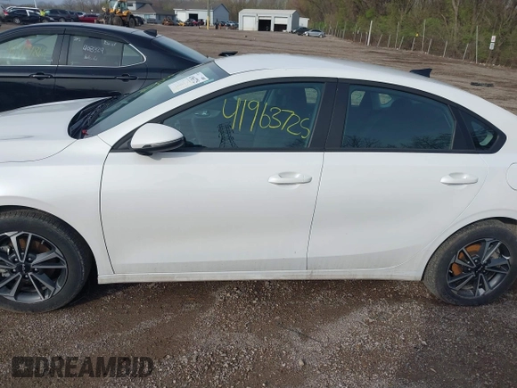 2024 Kia Forte LXS z VIN 3KPF24AD6RE837739, wystawiony jako IAAI lot #41963725 z przebiegiem 14 176 mil mil oraz . Historia ofert i sprzedaży dostępna na DreamBid. Obrazek 14.