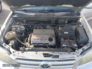 2005 Toyota Highlander with VIN JTEDP21A650061727, listed as a IAAI auction lot 41393126 with 314,688 mi miles. Bid and sale history available at carsss.com. Image 10.