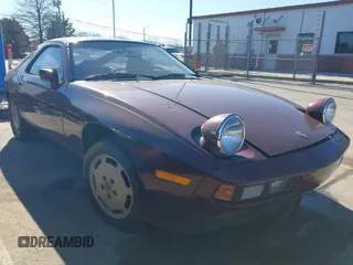 1984 Porsche 928 z VIN WP0JB0925ES860300, wystawiony jako IAAI lot #41581309 z przebiegiem 115 151 mil mil oraz . Historia ofert i sprzedaży dostępna na DreamBid. Obrazek 1.