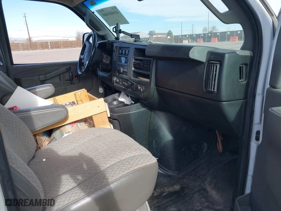 2017 GMC Savana Cargo Van with VIN 1GTW7AFG9H1150162, listed as a IAAI auction lot 41601460 with 112,453 mi miles. Bid and sale history available at carsss.com. Image 5.
