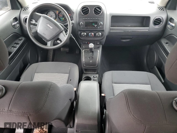2010 Jeep Patriot Sport z VIN 1J4NF2GB4AD512307, wystawiony jako Copart lot #57686005 z przebiegiem 92 884 mil mil oraz Czysty tytuł • Clean title. Historia ofert i sprzedaży dostępna na DreamBid. Obrazek 8.