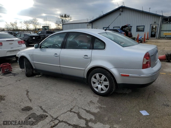 2003 Volkswagen Passat GLX with VIN WVWTH63B63P283411, listed as a Copart auction lot 82626274 with 173,413 mi miles and Salvage Title. Bid and sale history available at carsss.com. Image 2.