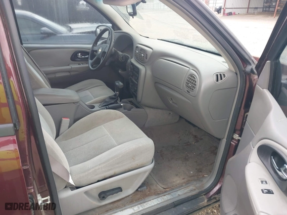 2007 Chevrolet TrailBlazer LS with VIN 1GNDS13SX72104242, listed as a IAAI auction lot 41722203 with 153,526 mi miles. Bid and sale history available at carsss.com. Image 5.