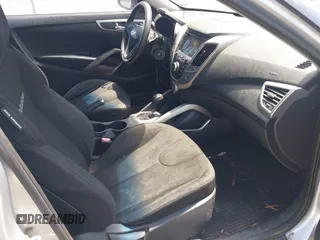 2012 Hyundai Veloster w/Gray Int z VIN KMHTC6ADXCU049918, wystawiony jako IAAI lot #42195897 z przebiegiem 206 033 mil mil oraz . Historia ofert i sprzedaży dostępna na DreamBid. Obrazek 5.