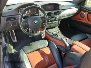 2012 BMW M3 z VIN WBSKG9C56CE798486, wystawiony jako Copart lot #49695915 z przebiegiem 81 637 mil mil oraz Szkoda całkowita • Salvage title. Historia ofert i sprzedaży dostępna na DreamBid. Obrazek 8.