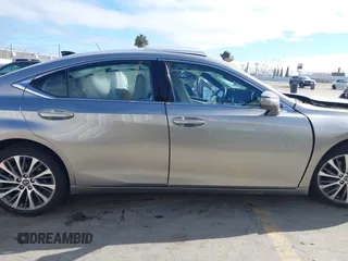 2019 Lexus ES with VIN 58ABZ1B15KU025163, listed as a IAAI auction lot 41890309 with 1 mi miles. Bid and sale history available at carsss.com. Image 12.