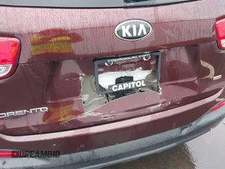 2018 Kia Sorento LX with VIN 5XYPG4A34JG347093, listed as a IAAI auction lot 41809115 with 106,494 mi miles. Bid and sale history available at carsss.com. Image 6.
