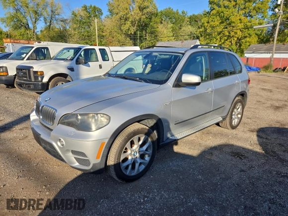 2011 BMW X5 35i with VIN 5UXZV4C54BL410887, listed as a Copart auction lot 77017594 with 111,629 mi miles and Clean Title. Bid and sale history available at carsss.com. Image 2.