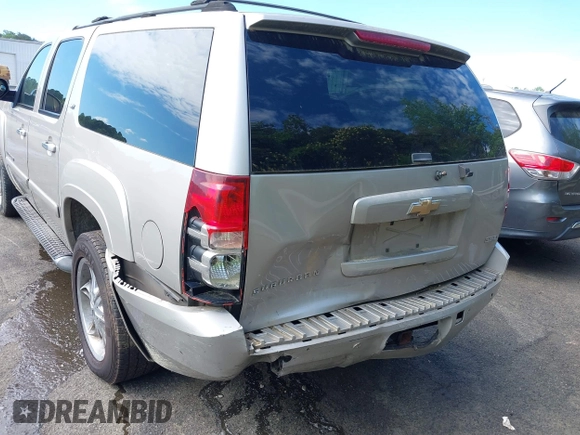 2007 Chevrolet Suburban LTZ with VIN 3GNFK16347G230066, listed as a IAAI auction lot 42183962 with Not Provided miles. Bid and sale history available at carsss.com. Image 6.
