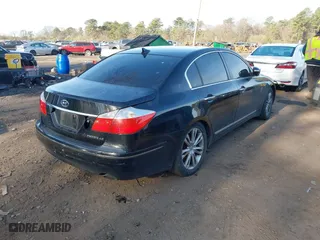 2009 Hyundai Genesis with VIN KMHGC46F39U040132, listed as a IAAI auction lot 42018114 with 111,625 mi miles. Bid and sale history available at carsss.com. Image 4.