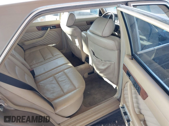 1990 Mercedes-Benz 560 with VIN WDBCA39E7LA505668, listed as a IAAI auction lot 41473380 with 159,716 mi miles and . Bid and sale history available at DreamBid. Image 8.