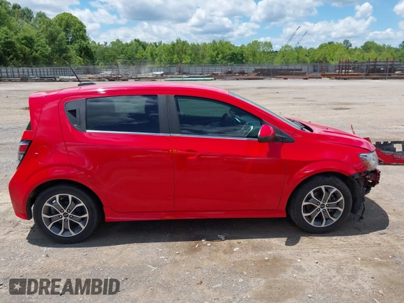 2018 Chevrolet Sonic LT z VIN 1G1JD6SH6J4120998, wystawiony jako IAAI lot #42270614 z przebiegiem 56 587 mil mil oraz . Historia ofert i sprzedaży dostępna na DreamBid. Obrazek 13.