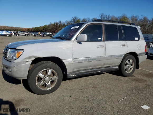2006 Toyota Land Cruiser with VIN JTEHT05J962080712, listed as a Copart auction lot 82083644 with 252,630 mi miles and Clean Title. Bid and sale history available at carsss.com. Image 1.