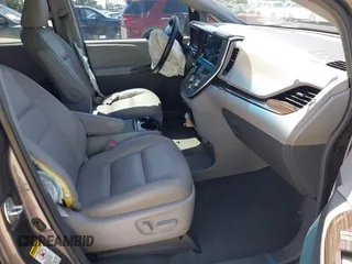 2017 Toyota Sienna XLE Auto Access Seat with VIN 5TDYZ3DC4HS856263, listed as a IAAI auction lot 42003167 with 100,105 mi miles. Bid and sale history available at carsss.com. Image 5.