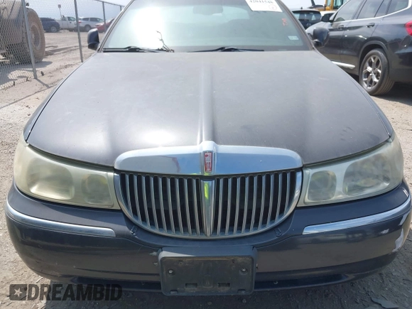 2001 Lincoln Town Car Signature z VIN 1LNHM82W11Y695417, wystawiony jako IAAI lot #42041548 z przebiegiem 117 392 mil mil oraz . Historia ofert i sprzedaży dostępna na DreamBid. Obrazek 6.