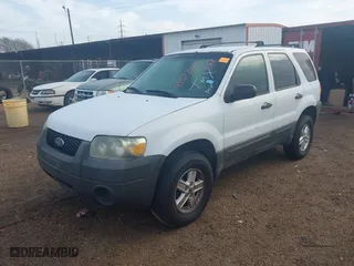 2007 Ford Escape XLS with VIN 1FMYU02Z57KB37979, listed as a IAAI auction lot 41372201 with 172,037 mi miles. Bid and sale history available at carsss.com. Image 2.