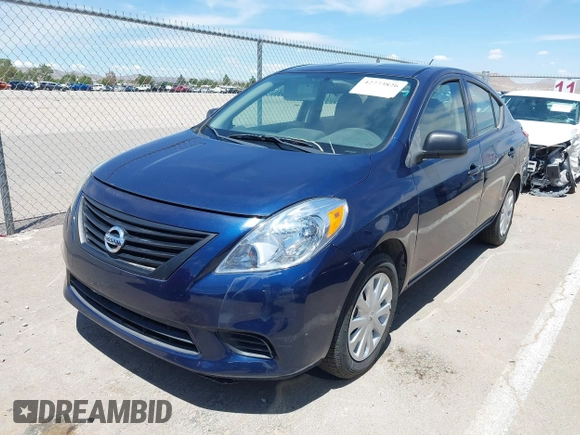 2012 Nissan Versa S z VIN 3N1CN7AP9CL824902, wystawiony jako IAAI lot #42773826 z przebiegiem 124 273 mil mil oraz . Historia ofert i sprzedaży dostępna na DreamBid. Obrazek 2.