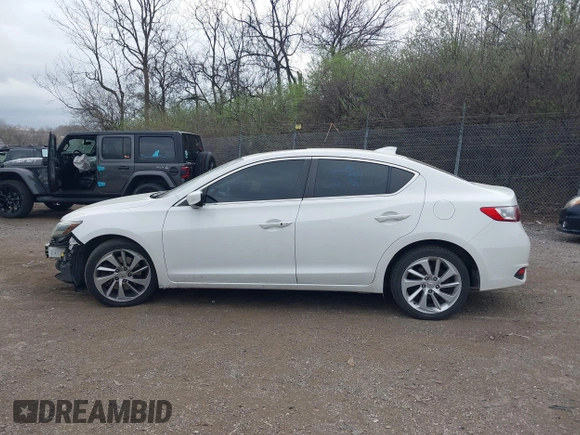 2016 Acura ILX z VIN 19UDE2F33GA013007, wystawiony jako IAAI lot #41902439 z przebiegiem 123 447 mil mil oraz . Historia ofert i sprzedaży dostępna na DreamBid. Obrazek 15.