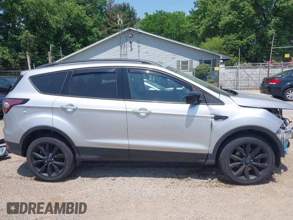 2017 Ford Escape SE z VIN 1FMCU9G95HUD37371, wystawiony jako IAAI lot #42393304 z przebiegiem 76 039 mil mil oraz . Historia ofert i sprzedaży dostępna na DreamBid. Obrazek 14.