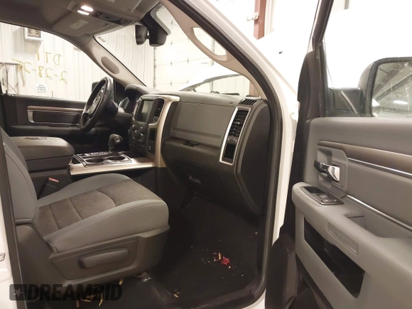 2013 Ram 1500 SLT z VIN 1C6RR7GT3DS560456, wystawiony jako IAAI lot #41745560 z przebiegiem 112 972 mil mil oraz . Historia ofert i sprzedaży dostępna na DreamBid. Obrazek 5.