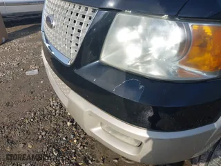 2005 Ford Expedition Eddie Bauer with VIN 1FMPU17585LA49135, listed as a IAAI auction lot 41121522 with 1 mi miles. Bid and sale history available at carsss.com. Image 12.