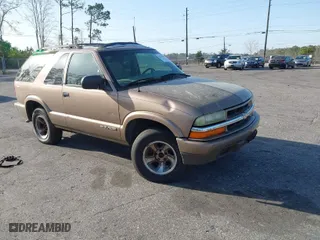 2002 Chevrolet Blazer LS with VIN 1GNCS18WX2K160391, listed as a IAAI auction lot 41731100 with 250,283 mi miles. Bid and sale history available at carsss.com. Image 1.