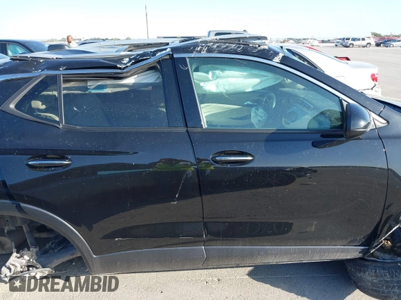 2023 Buick Encore GX Essence z VIN KL4MMFSL8PB097246, wystawiony jako IAAI lot #41987509 z przebiegiem 13 432 mil mil oraz . Historia ofert i sprzedaży dostępna na DreamBid. Obrazek 13.